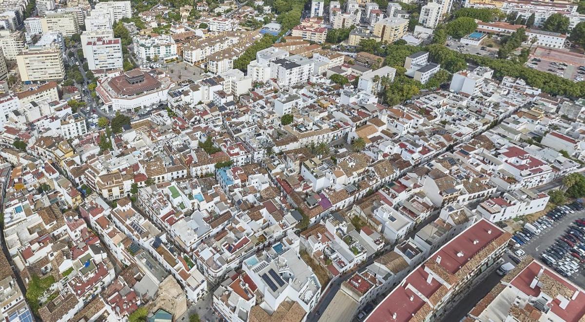 Panorámica de viviendas ubicadas en el centro urbano de Marbella.