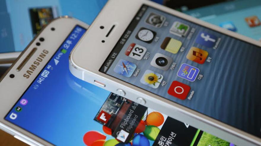 El iPhone 5 de Apple y el Galaxy S4 de Samsung