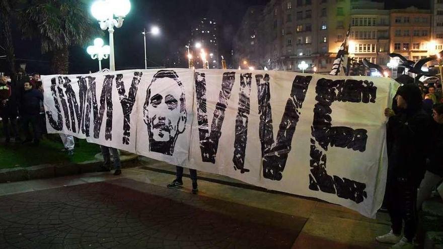 Imagen de la pancarta que los manifestantes desplegaron con motivo del segundo aniversario de la muerte de Jimmy.