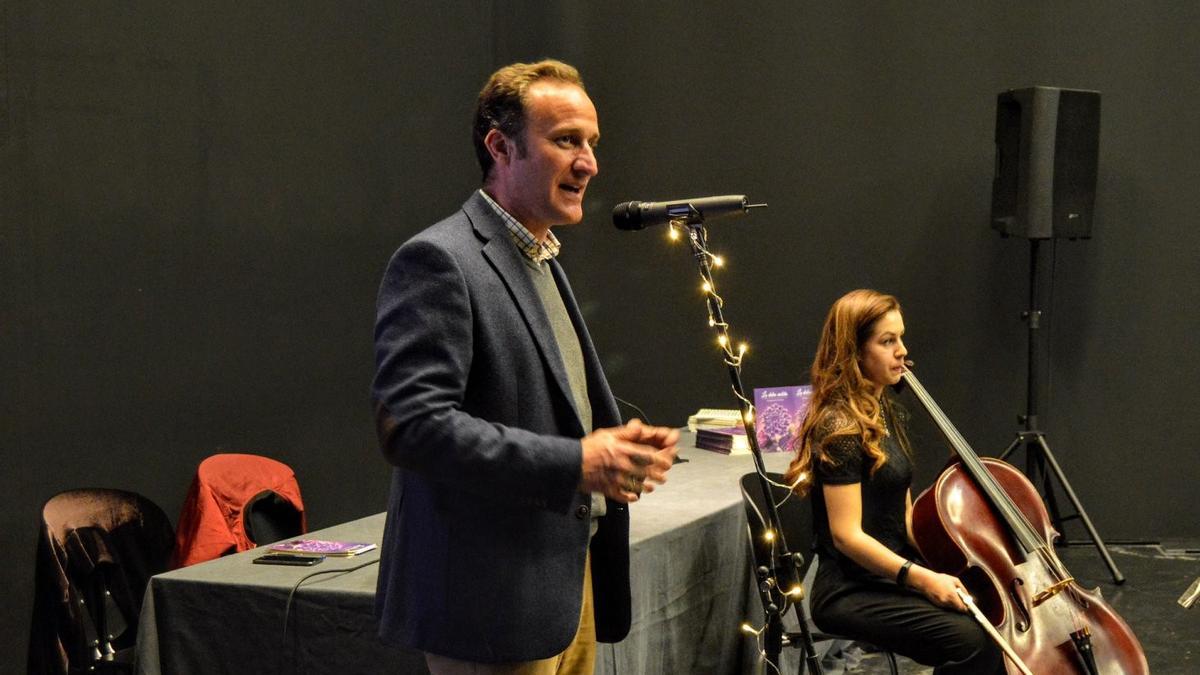 Pepe García Lobato, en primer plano, en un acto.