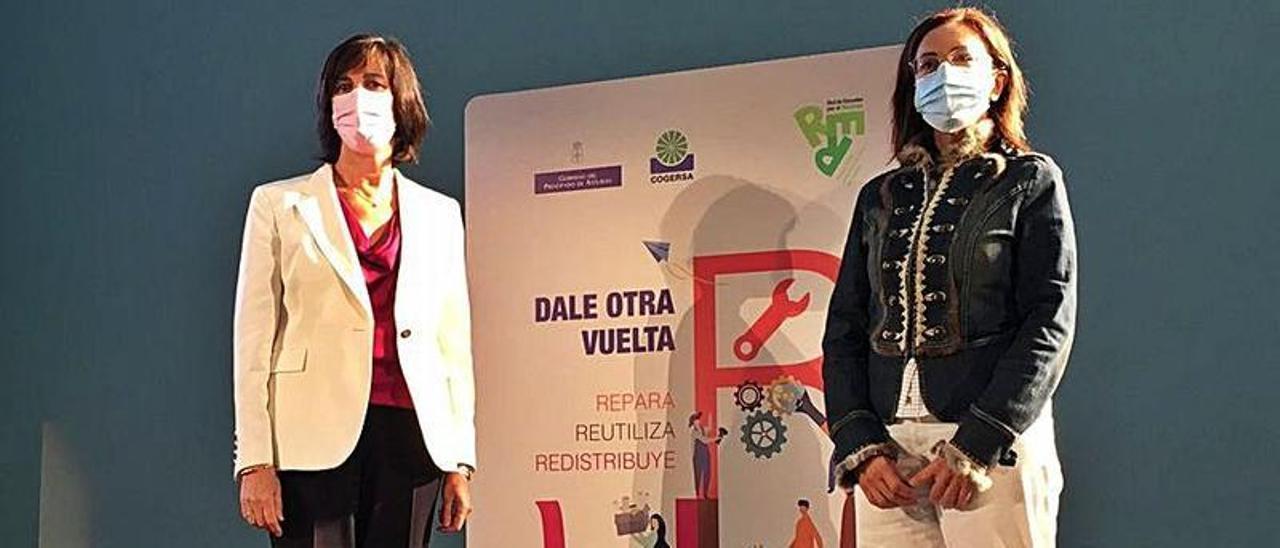 Nieves Roqueñí y Paz Orviz, ayer durante el acto. | LNE