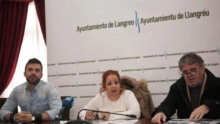 Por la izquierda, David Blanka, Tamara Argüelles y Manolo Rosete, ayer, en el Ayuntamiento.