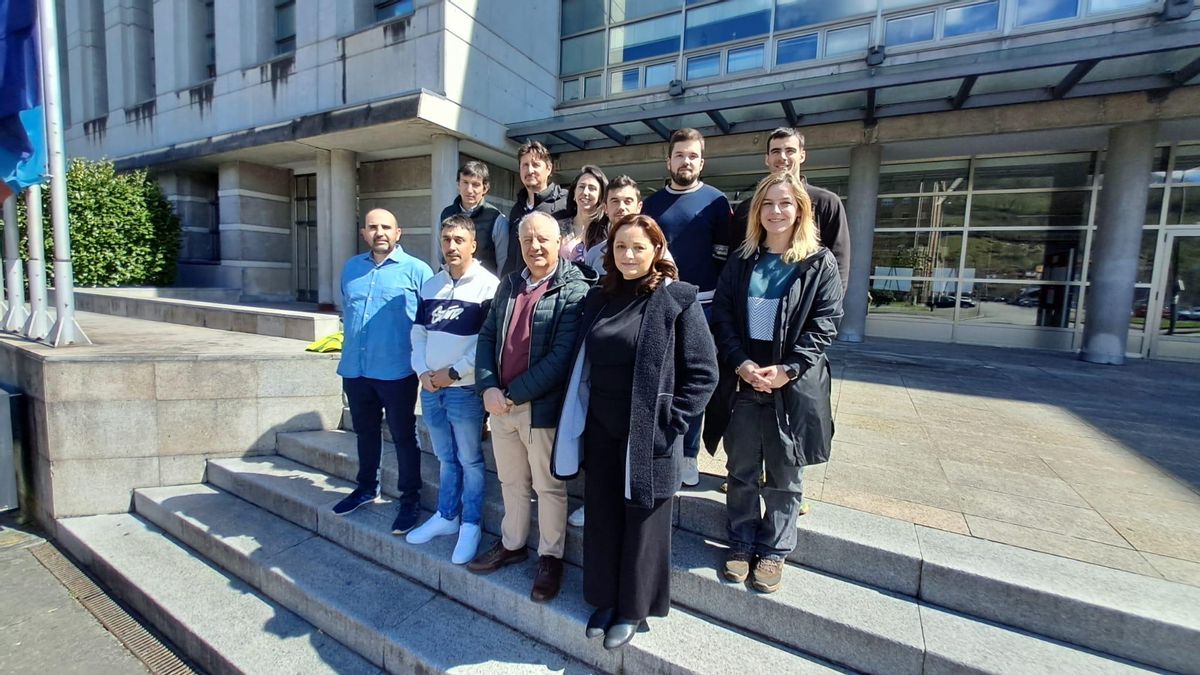 Ingenieros de Excadem junto a responables del campus de Mieres.