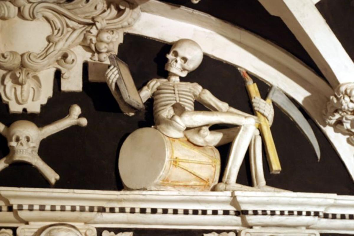 Esqueletos de la cripta