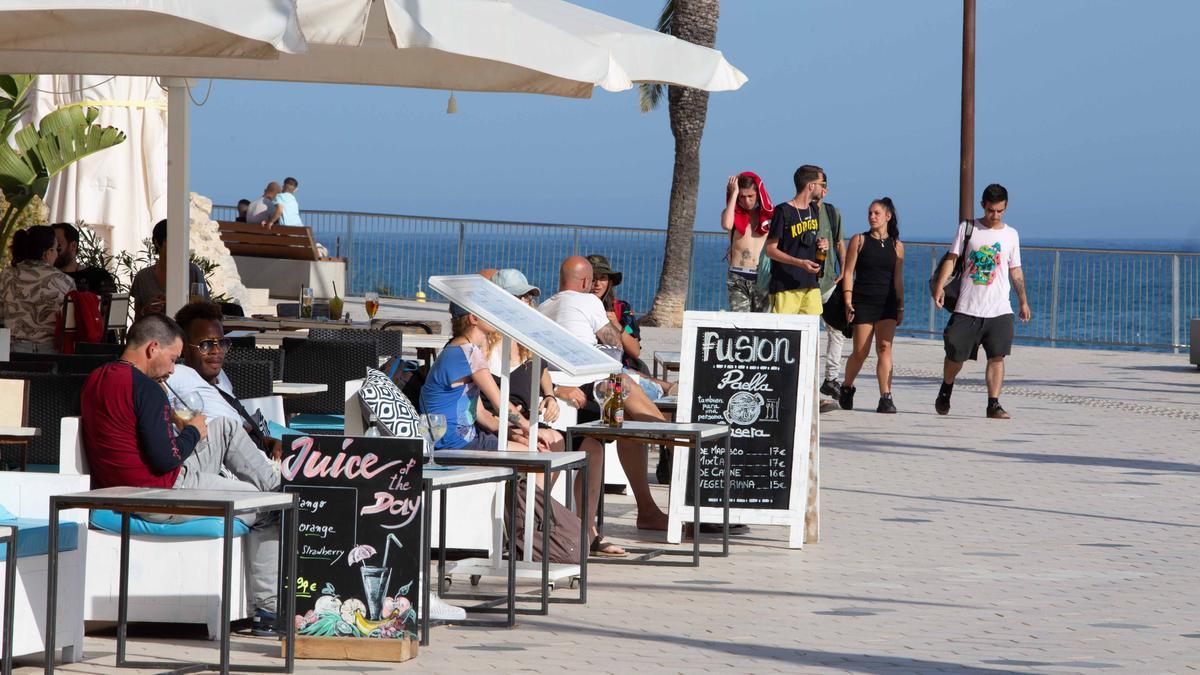 Una terraza en Ibiza