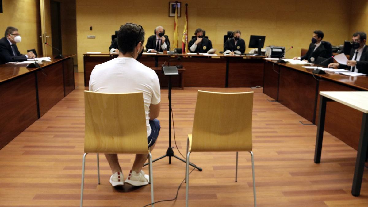 L&#039;acusat de violar la parella a Figueres durant el judici