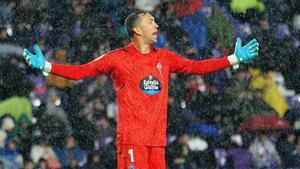 VALLADOLID, 19/10/2022. El guardameta argentino del Celta, Agustín Marchesín, durante el partido de la décima jornada de Liga en Primera División que disputan hoy miércoles frente al Real Valladolid en el estadio José Zorrilla, en Valladolid. EFE/R. García