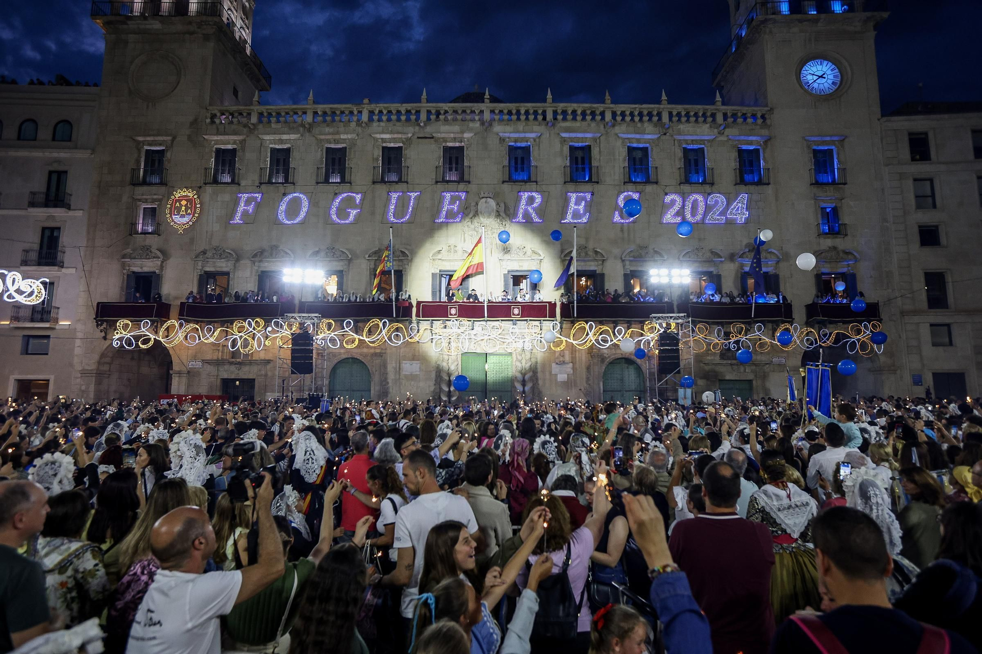 Resumen de los actos de inicio de las Hogueras 2024 ( Mascletà, Pasodoble, Homenaje Foguerers y Barraquers, desfile del Pregón y Pregón oficial )