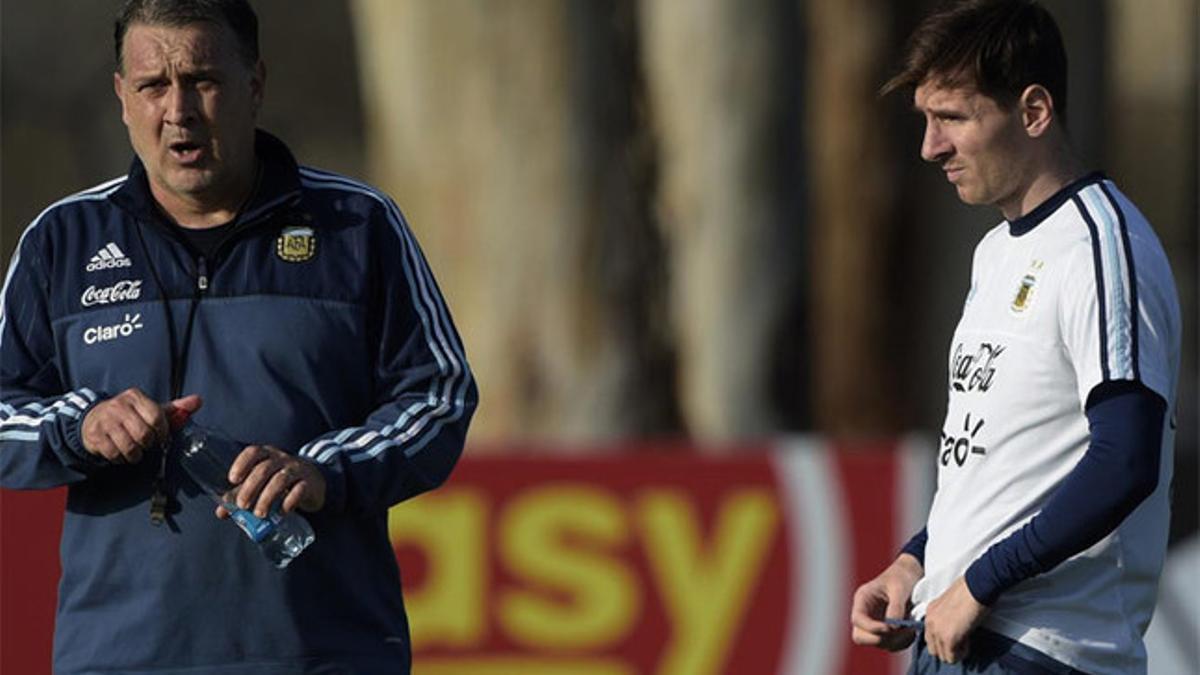 Martino y Messi, en un entrenamiento de Argentina