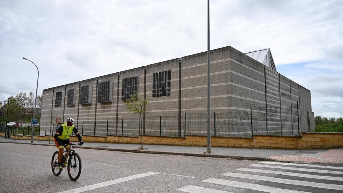 Exterior del pabellón deportivo de Antonio Domínguez.