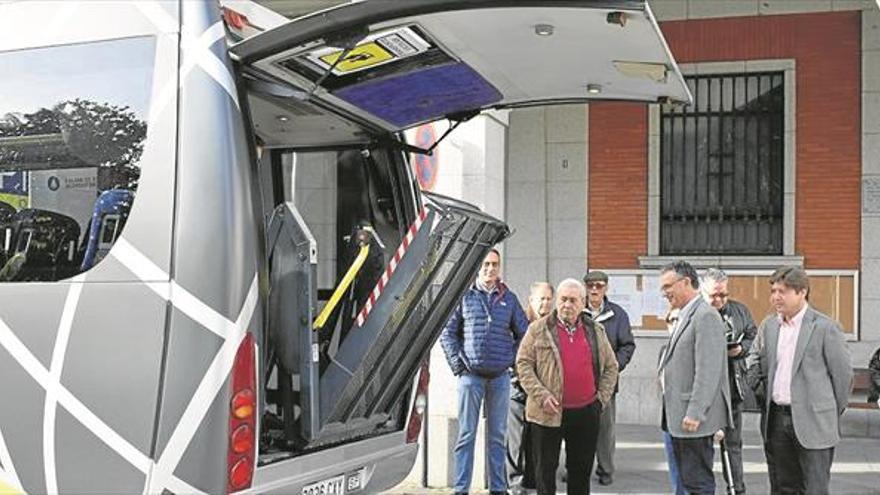 El servicio público de autobús urbano de Don Benito incorpora un nuevo vehículo