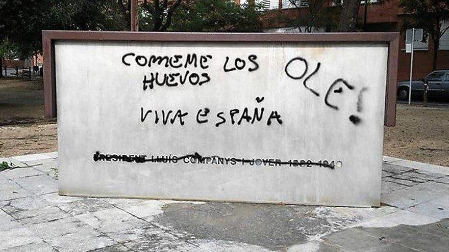 El monument dedicat a Companys ple de pintades