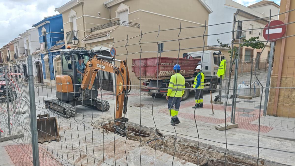 Una de las obras del PFEA que ya han comenzado en Lucena.