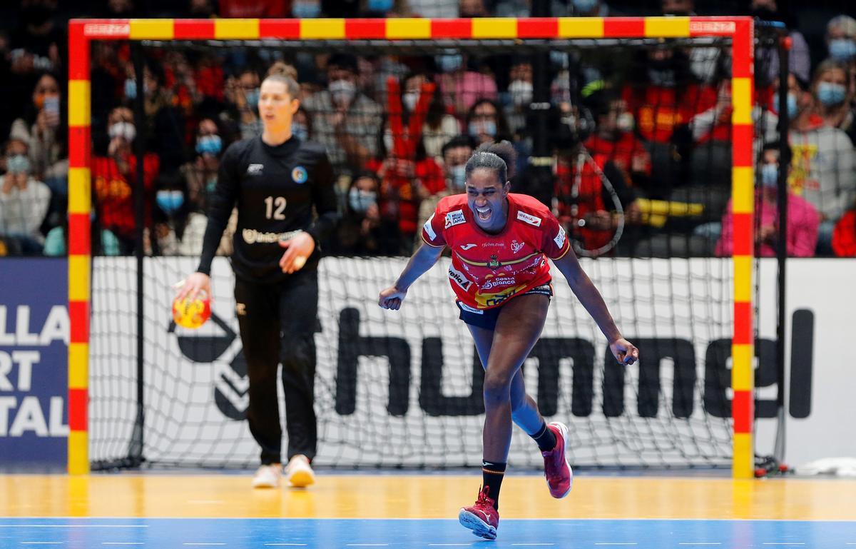 Alexandrina Cabral celebra un gol en el España-Brasil.