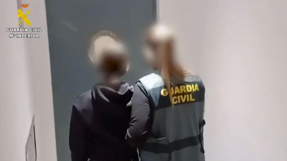 La madre y el padrastro de una niña de 12 años la “venden” por 3000 euros