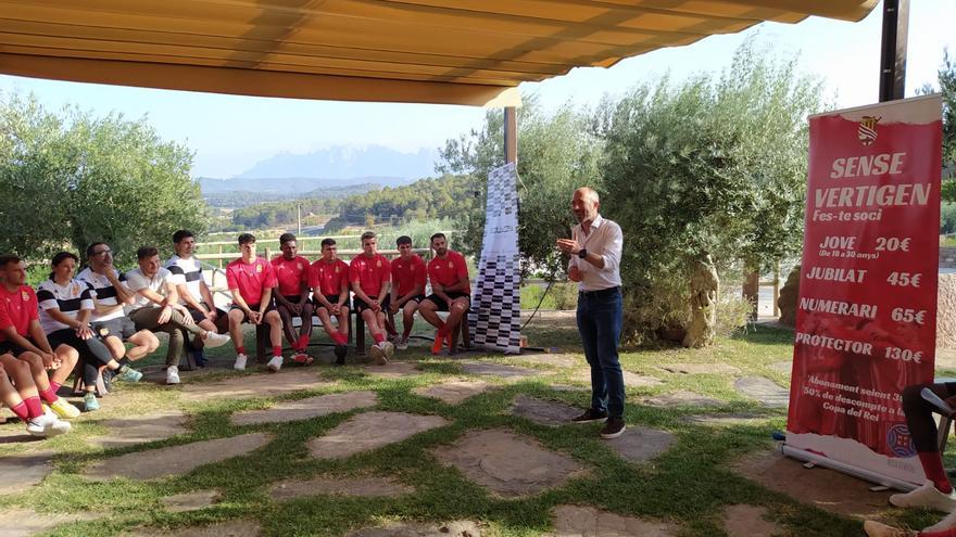 L'alcalde Marc Aloy durant la presentació de la campanya d'abonaments de temporada del CE Manresa