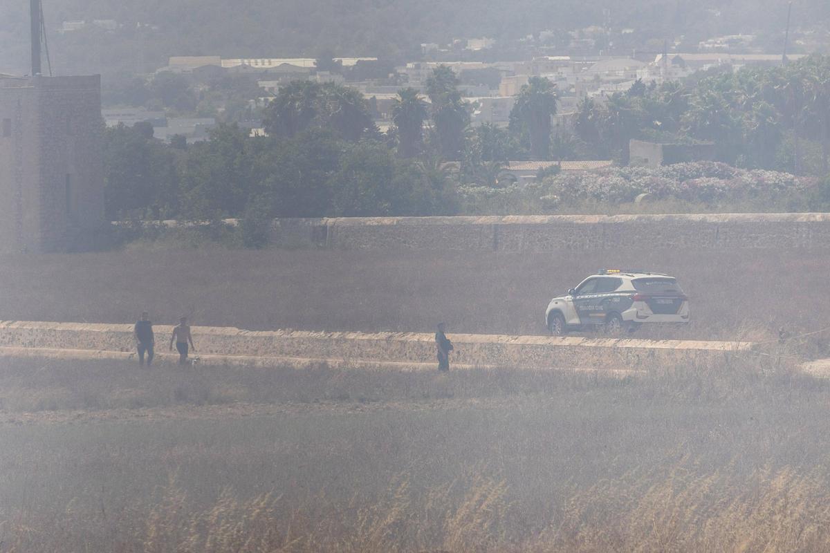 El operativo de emergencias localiza el origen del incendio de ses Feixes des Prat de ses Monges de Ibiza