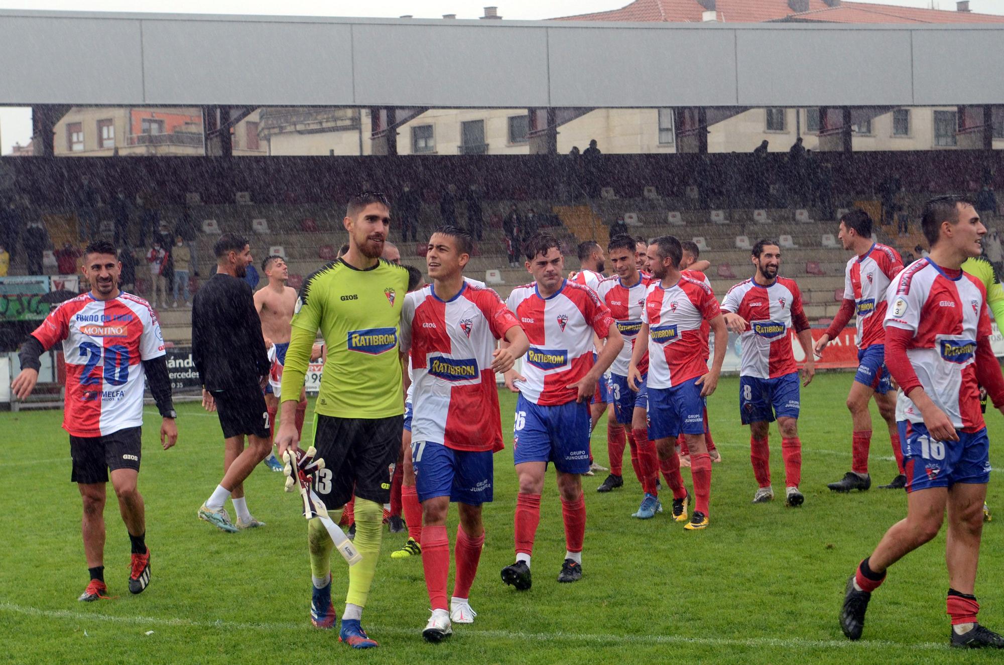 El Arosa reescribe su historia 28 años después con el ascenso a 2ª RFEF