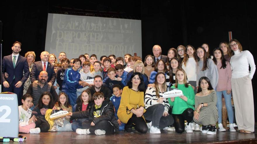 Premiados, deportistas nominados y autoridades en la Gala del Deporte de Borja 2023 celebrada en el Teatro Cervantes. | SERVICIO ESPECIAL