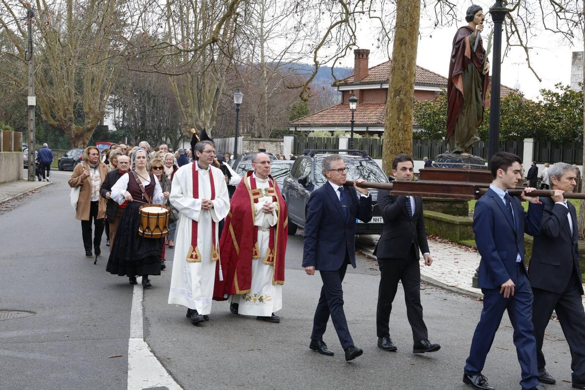 EN IMÁGENES: Somió celebra a su patrón San Julián con la tradicional procesión y comida popular: "Hace unión entre los vecinos"