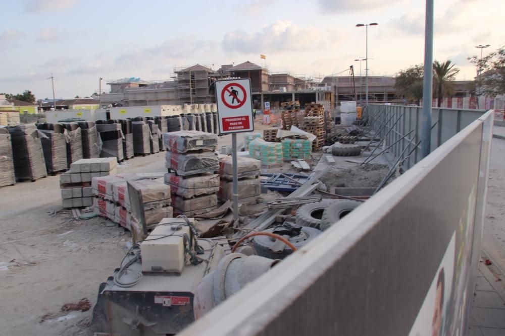 Obras de construcción del outler de lujo de Plaza Mayor.