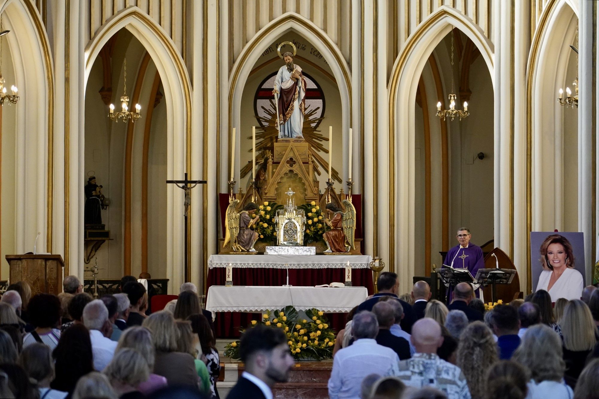 Multitudinario último adiós a María Teresa Campos en Málaga