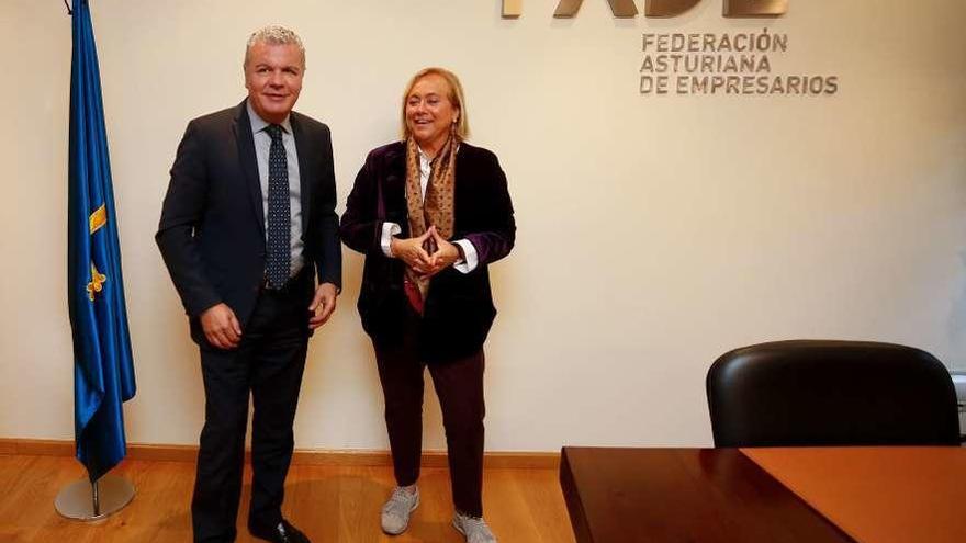 Belarmino Feito y Mercedes Fernández, ayer, en la sede de FADE.