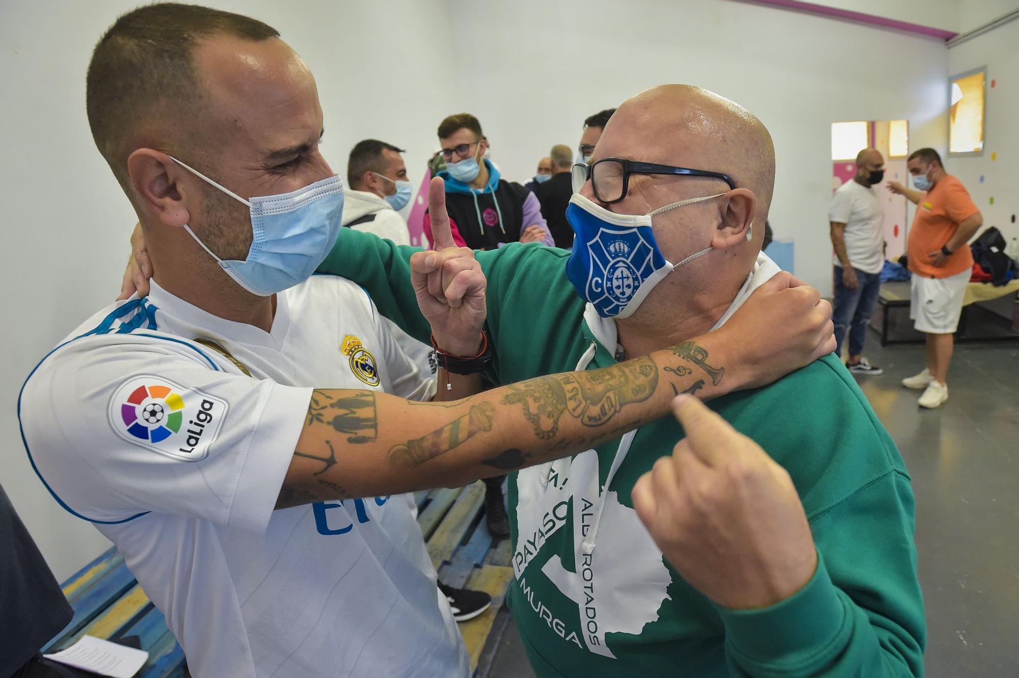 Murgueros de Tenerife ensayan con la murga Los Payasos Alborotados.