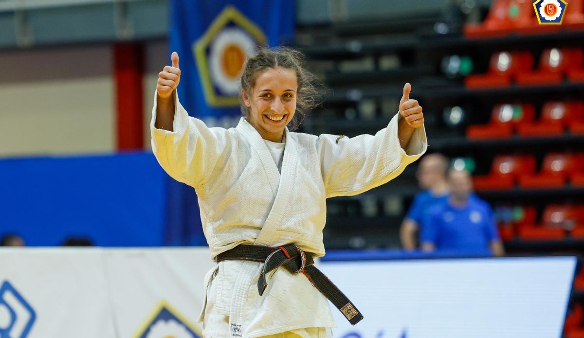 Mireia Rodríguez Salvador firmó una actuación impecable en -48 kg, resolviendo cuatro combates y cerrando el torneo en lo más alto del podio.