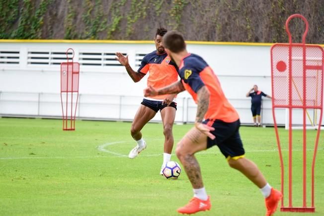 Entrenamiento UD Las Palmas en Barranco Seco ...