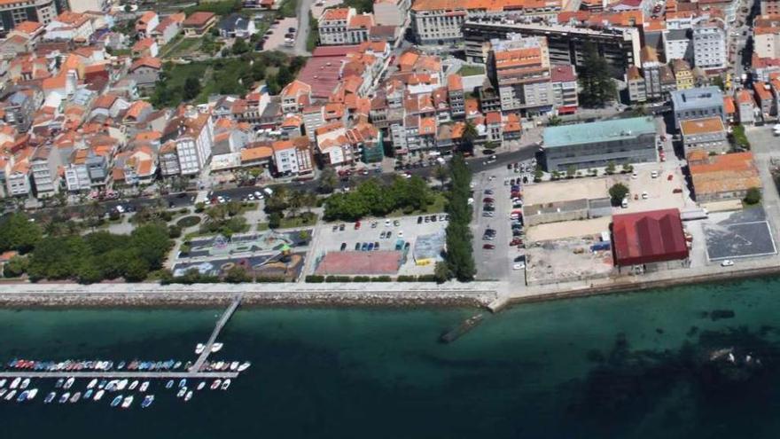 Imagen aérea de los terrenos de O Señal y Ojea, en el centro urbano de Cangas. // FdV