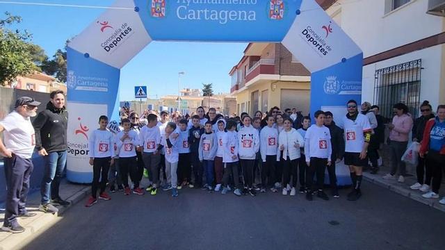 Los alumnos del CEIP San Isidro de Los Belones en la salida del Cross Solidario. | L.O.