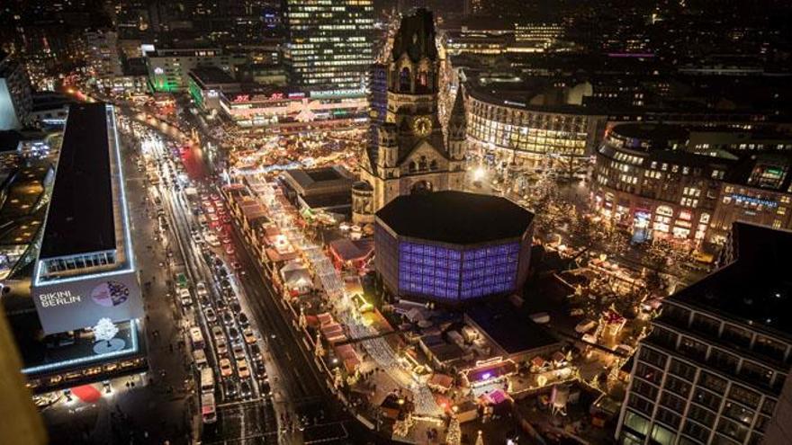 El mercado navideño de Berlín reabre apesadumbrado