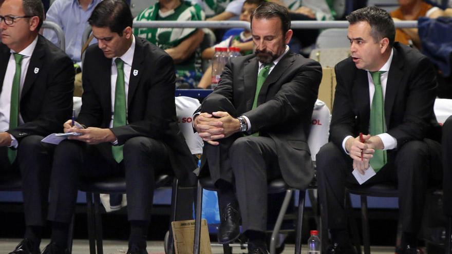 El entrenador del Unicaja, Joan Plaza, en el encuentro ante el Baskonia: ¿el último en su etapa con el club malagueño?