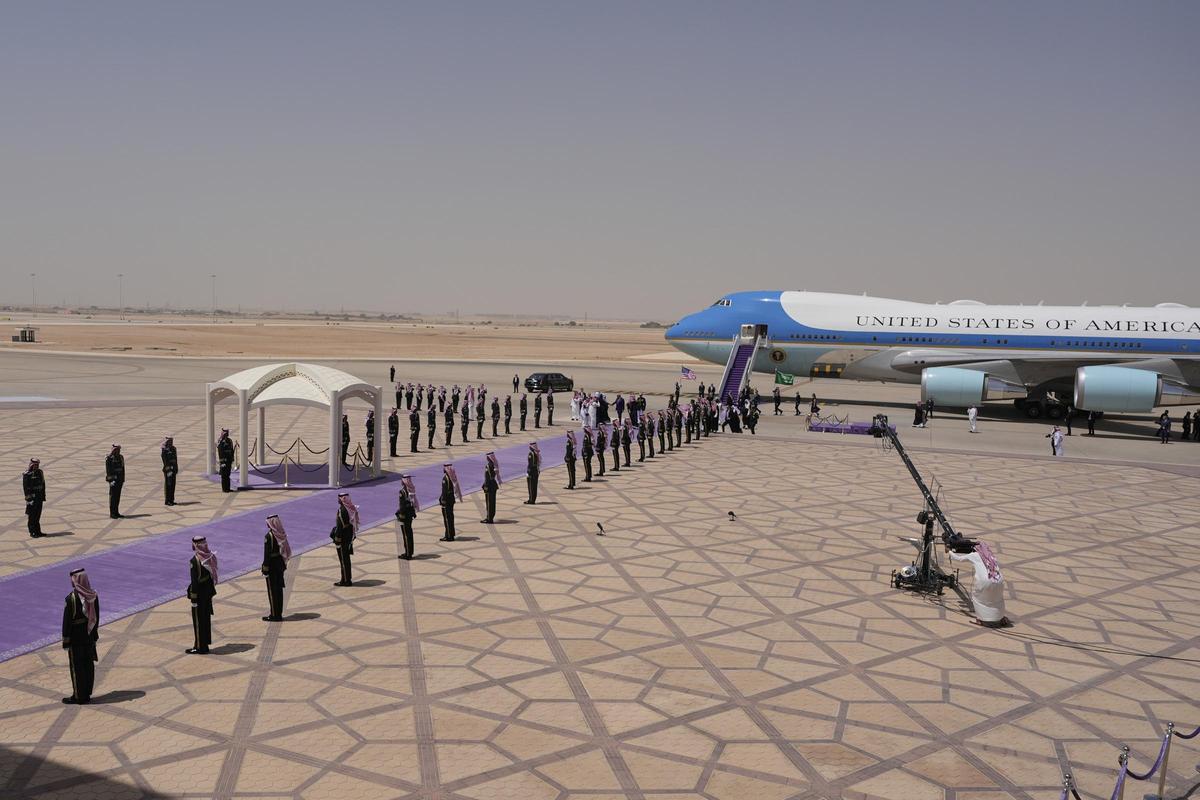 Trump comienza en Arabia Saudí su gira por Oriente Próximo