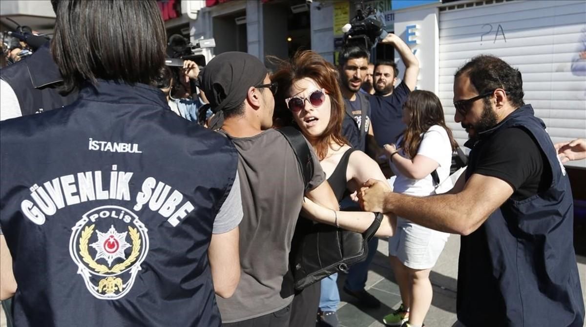zentauroepp39054114 erd03 istanbul turkey 25 06 2017 a participant is arre170625174532 zentauroepp39054114 erd03 istanbul turkey 25 06 2017 a participant is arre170625174532