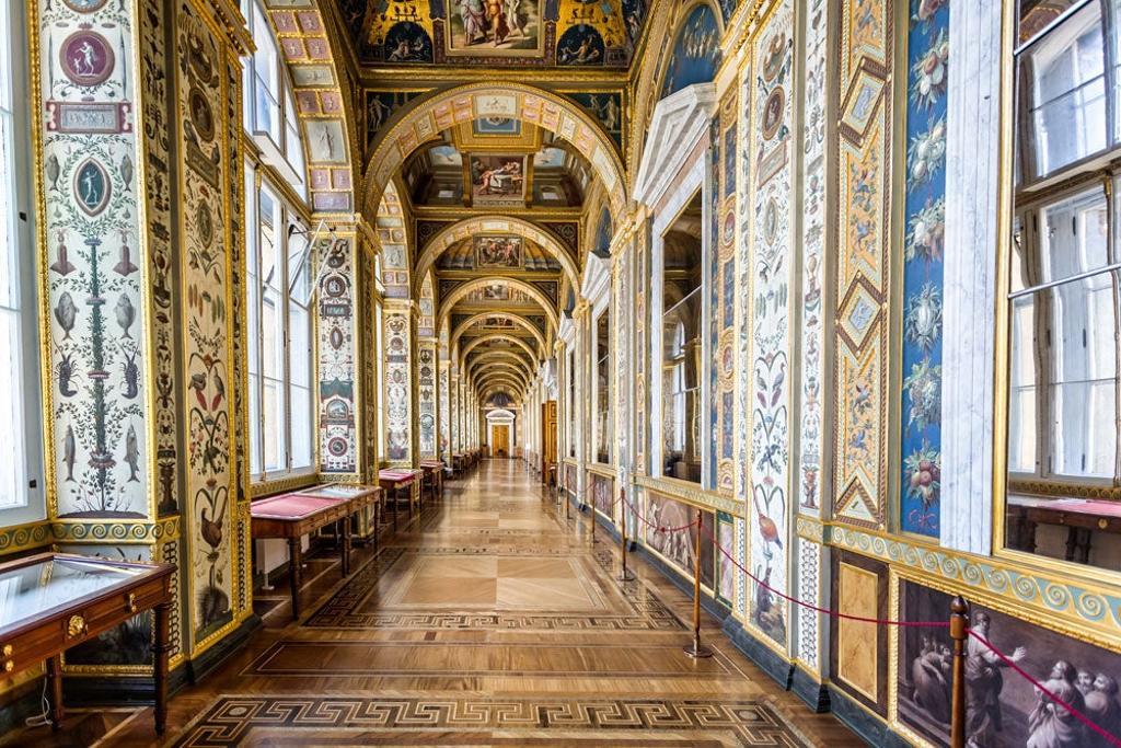 Galería con las réplicas de las logias vaticanas de Rafael.