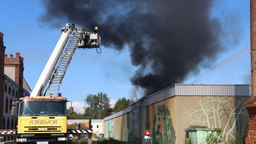 Habla uno de los testigos del incendio de Colloto: "Intentamos controlar las llamas hasta que llegaron los bomberos"
