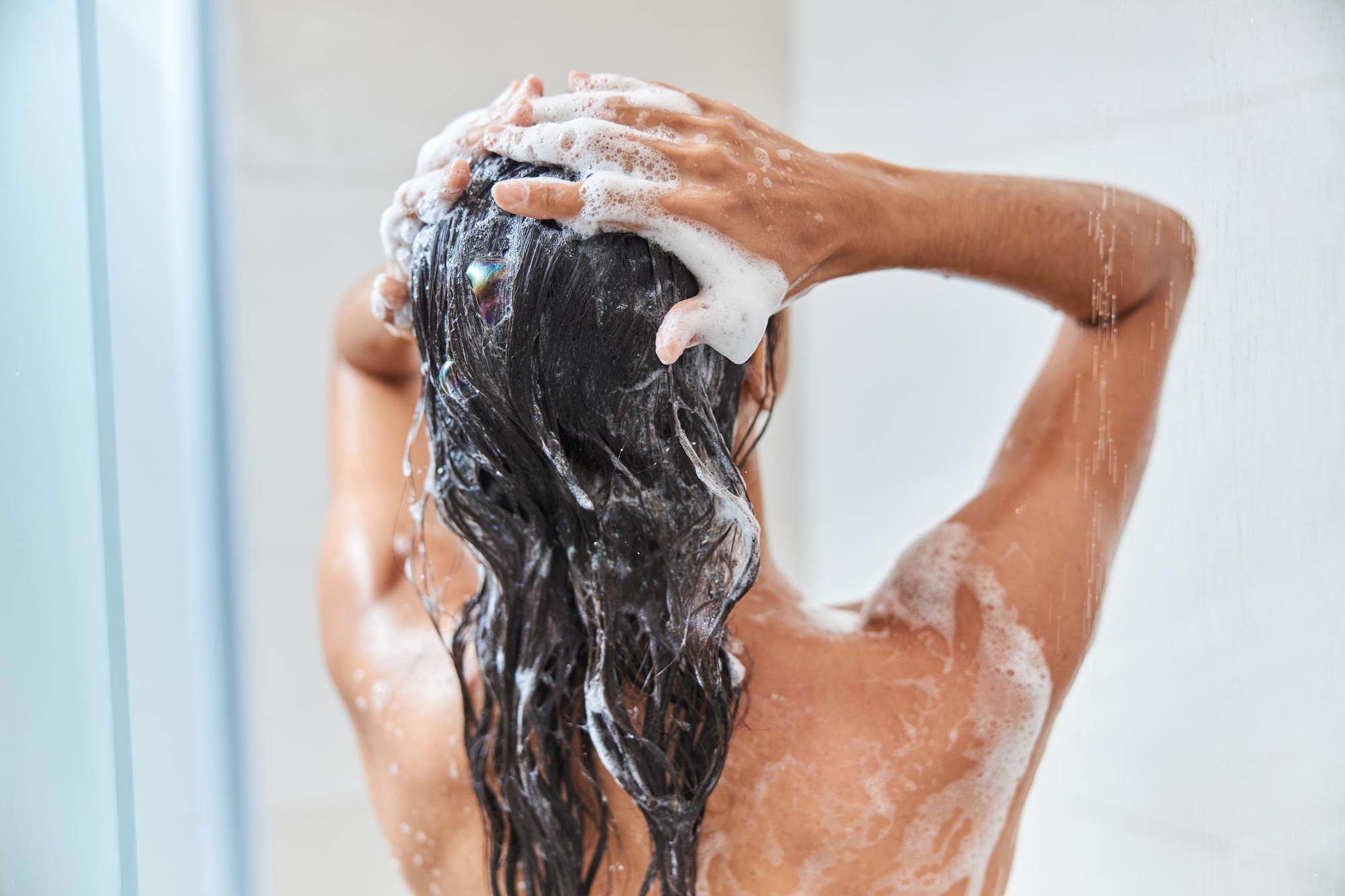 PELO DUCHA  Así puedes quitar el pelo acumulado en el desagüe de la ducha  sin dificultad