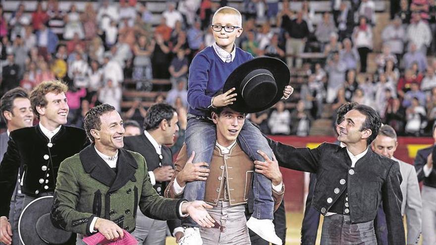 Dos detenidos por injuriar al niño con cáncer que quiere ser torero