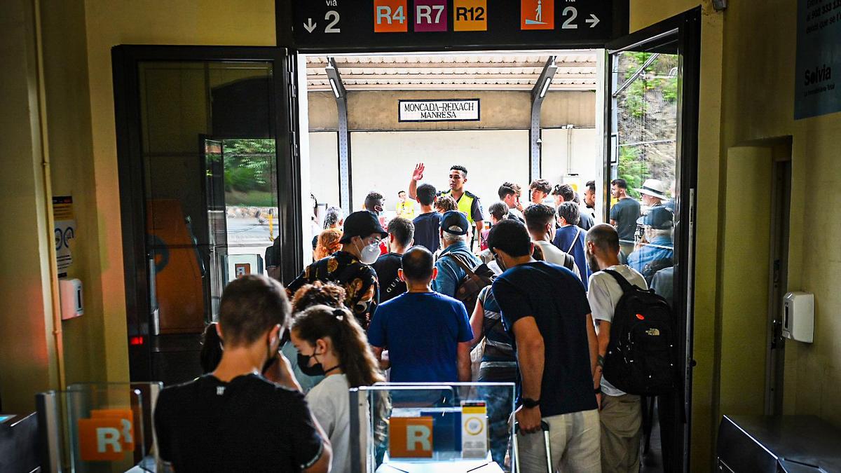 Empieza el corte de los trenes de la R-2 Nord y el R11, se detienen en Montcada i Reixac