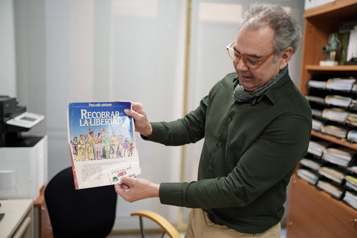 Cumple años el día de las elecciones y lleva toda la vida guardando papeletas.