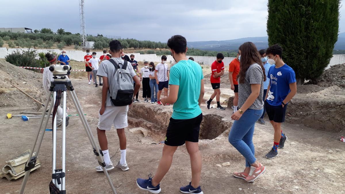 Estudiantes participantes en la jornada de puertas abiertas.