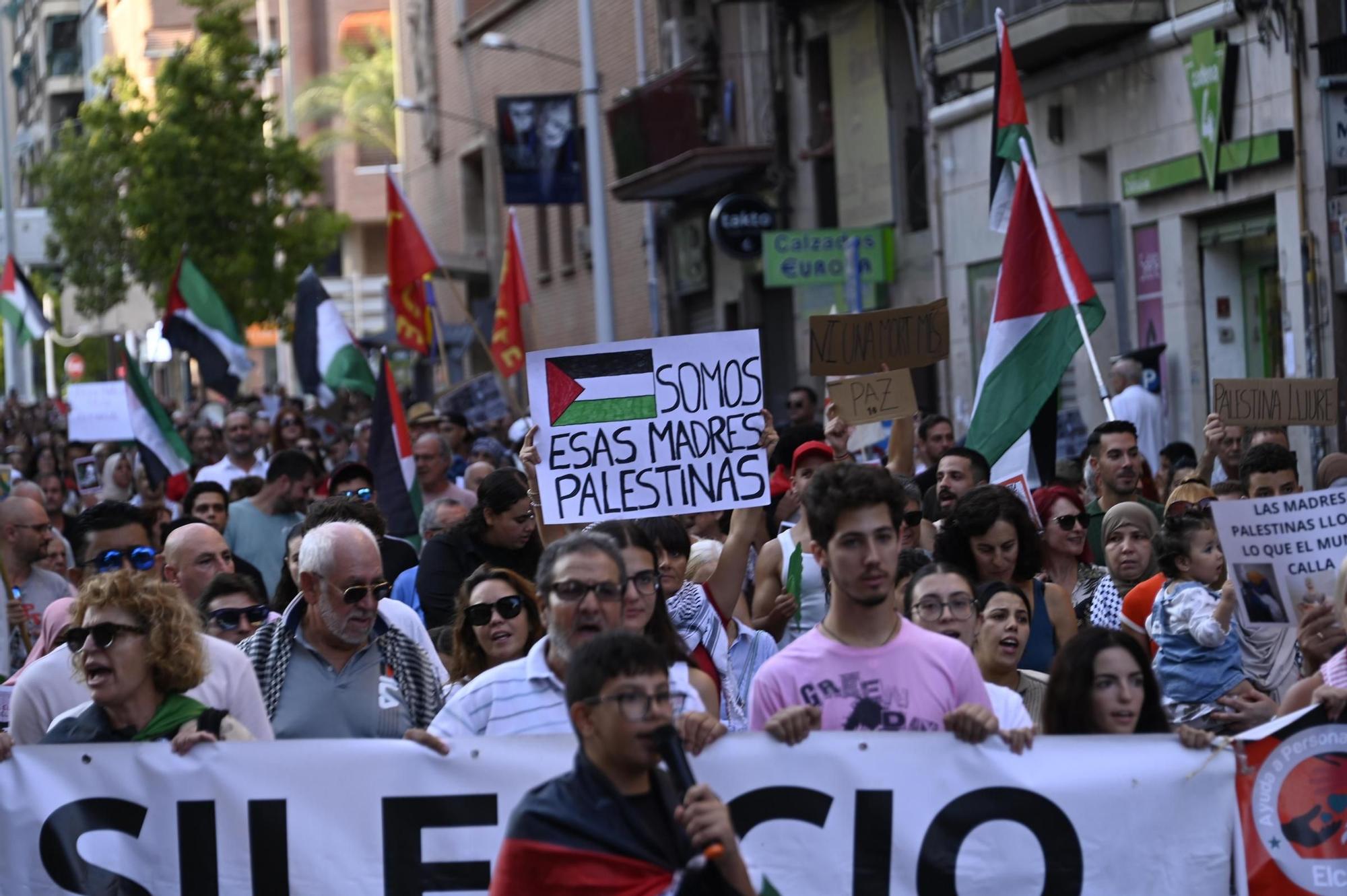 Así ha sido la multitudinaria manifestación para exigir la libertad de Palestina en Elche
