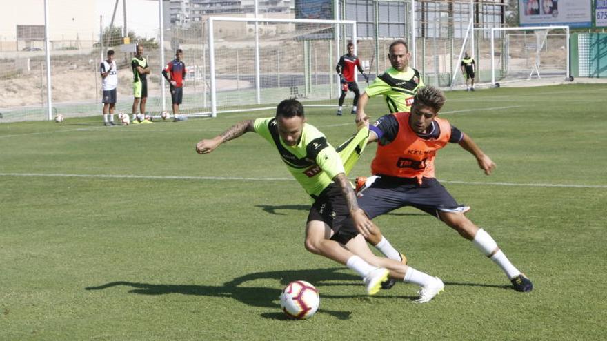 Iván Sánchez y Nino en el partido de entrenamiento de esta mañana frente al filial