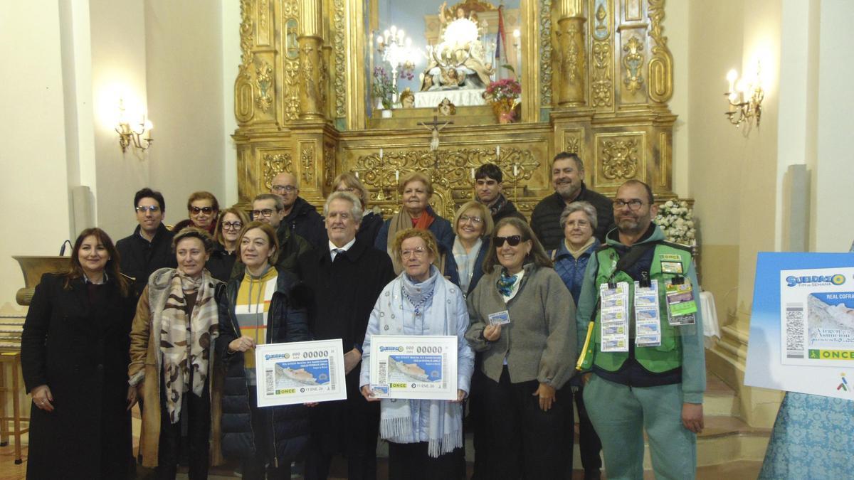 Presentación del cupón de ONCE junto a la imagen de la patrona de Jumilla