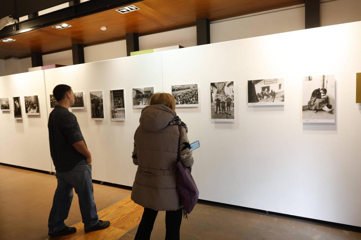 En imágenes: Inauguración de la exposición "Memoria fotográfica de la Asturias franquista"