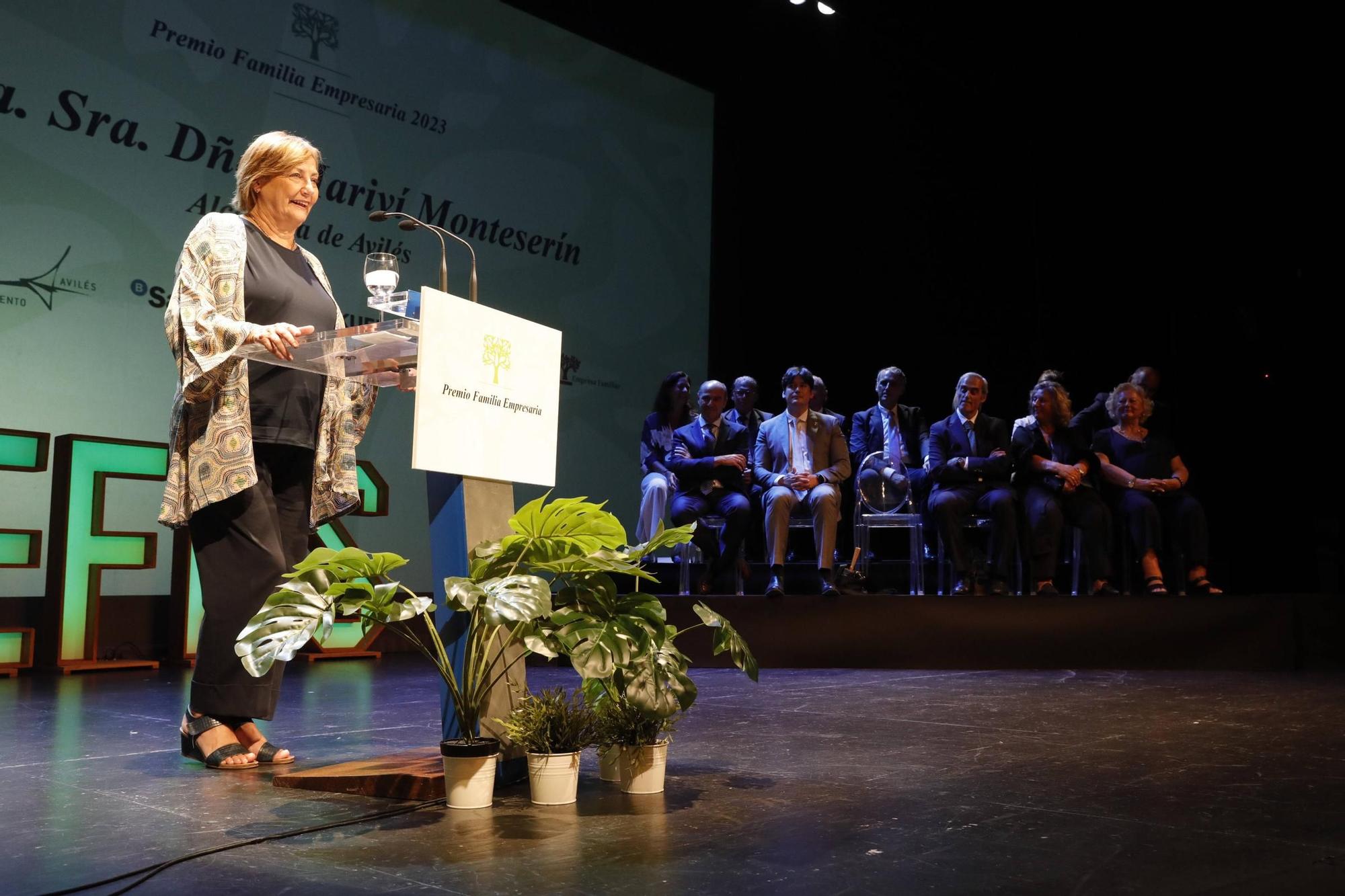 Entrega del premio "Familia Empresaria" a la familia Cosmen Menéndez-Castañedo