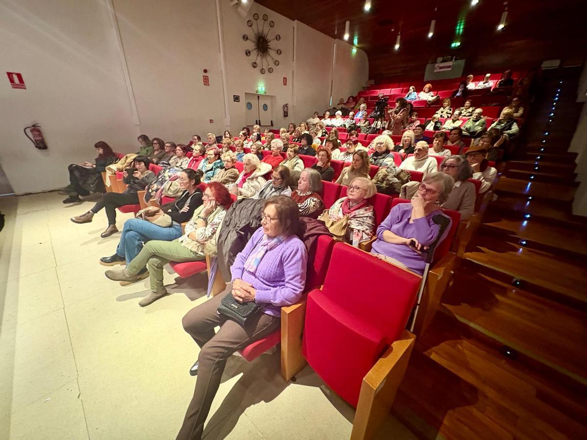 Asistentes al XX Foro de Asociaciones de Mujeres del Valle del Nalón en Pola de Laviana