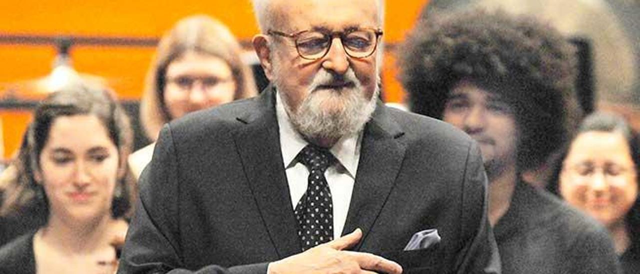 Penderecki tot just després del concert amb alumnes del Conservatori.